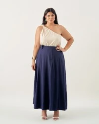 blusa um ombro fivela dourada quebela