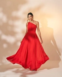 vestido longo um ombro quebela