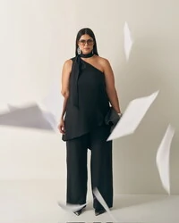 Conjunto calca reta+ blusa um ombro e faixa quebela