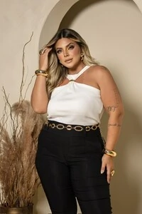 pre venda blusa canelada com acessorio milan