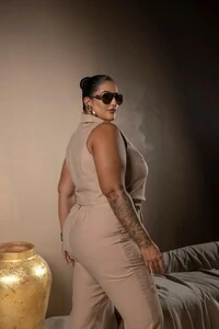 pre venda conjunto colete cropped com calca cenoura cinto ilhos divas