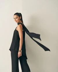 Conjunto calca reta+ blusa um ombro e faixa quebela