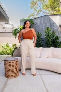 calca em linho com vinco e bolsos elastico cos costas predil