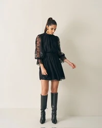 vestido renda core quebela