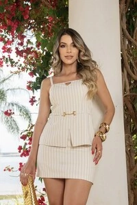 pre venda conjunto blusa com fivela risca de giz e saia shorts divas