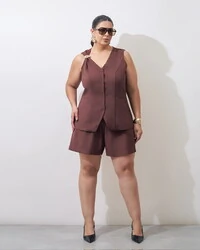 colete kelly alfaiataria viscose com aviamento dourado kayla