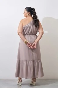 vestido um ombro midi com fivela organica kayla