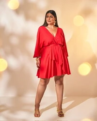 vestido fluido decote transpassado com faixa luxury quebela