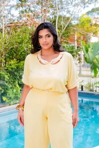 conjunto blusa e calca com detalhe cut out com cordao predil