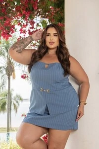 pre venda conjunto blusa com fivela risca de giz e saia shorts divas