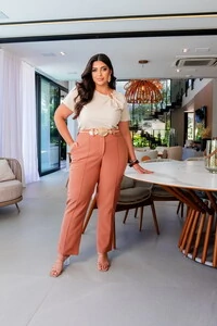 calca em linho com vinco e bolsos elastico cos costas predil
