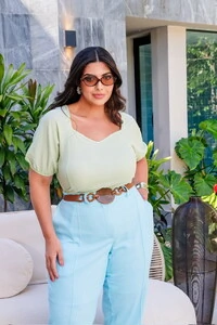 blusa em malha cochey decote princesa e manga tule predil