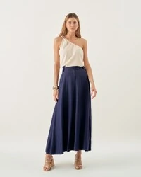 blusa um ombro fivela dourada quebela