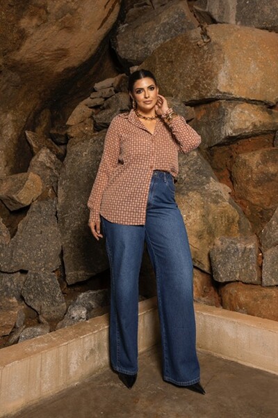 Foto pre venda camisa texturizada bordada season divas