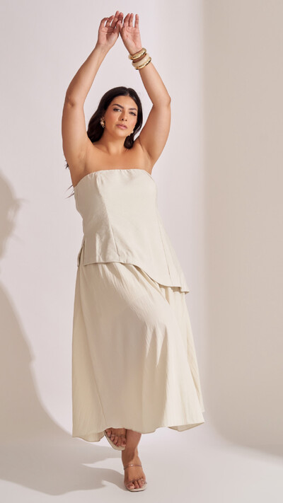 Foto blusa tomara que caia viscose collab kayla