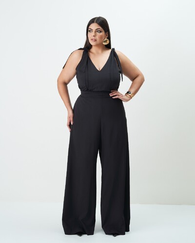 Foto macacao decote v com argola ombro quebela