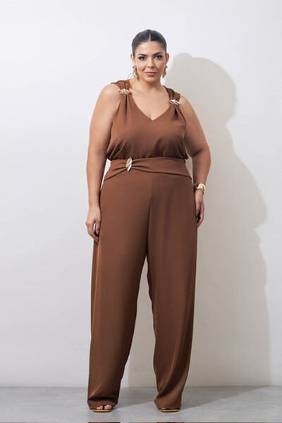 Foto calca may com fivela dourada no cos kayla