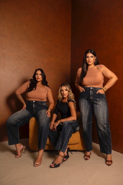 Foto pre venda blusa assimetrica amni com metal divas