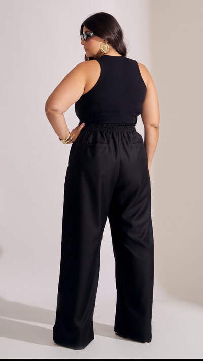 Fotocalca alfaitaria com cos deslocaldo reta collab kayla