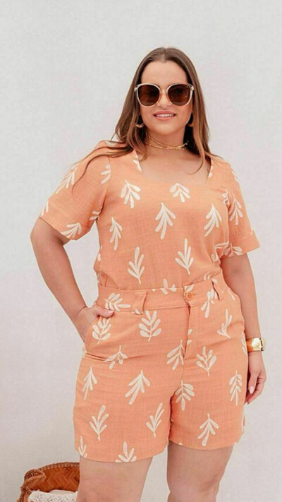 Foto conjunto bordado de shorts e blusa decote quadrado predil
