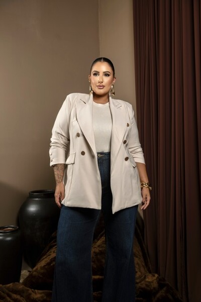 Foto pre venda regata canelada com bordado no decote basic divas