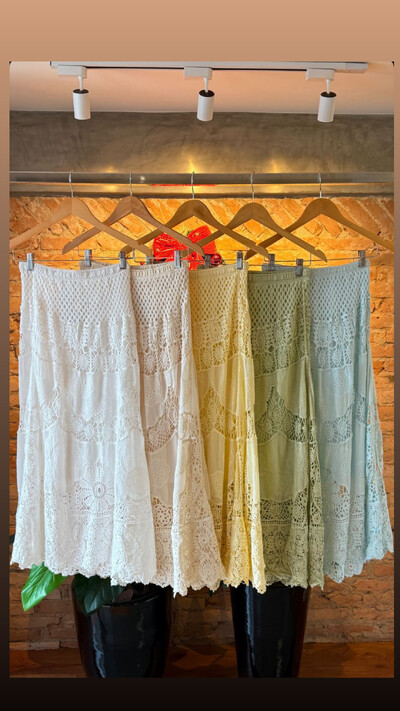 Foto Saia rendada crochet blush