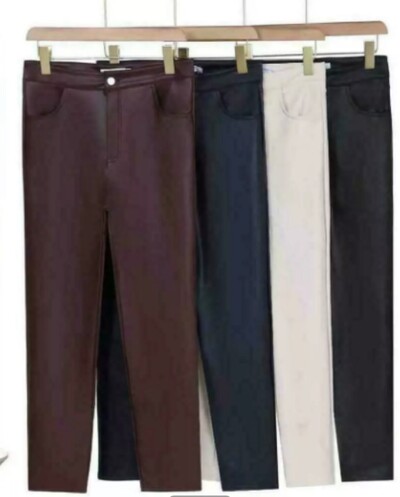 Foto Calca cirre com elastano cintura alta provador