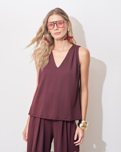 Fotoblusa decote v andreza poliamida e elastano kayla