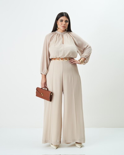 Foto macacao com franzido na gola quebela