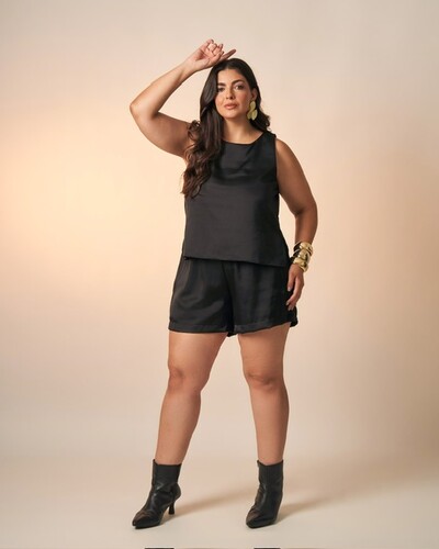 Foto shorts acetinado poliester melissa kayla