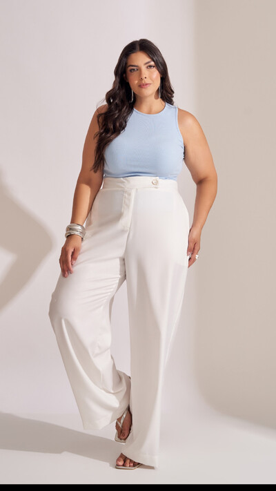 Foto calca alfaitaria com cos deslocaldo reta collab kayla