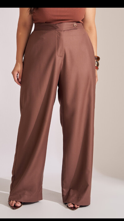 Fotocalca alfaitaria com cos deslocaldo reta collab kayla