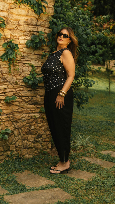 Fotoblusa poa assimetrica malha fria collab kayla