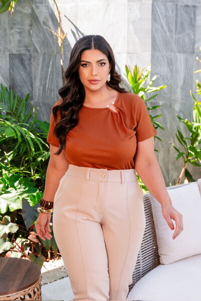 Foto Blusa canelada malha com detalhe fivela predil