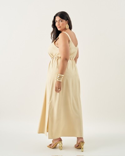 Fotovestido longo com argolas quebela