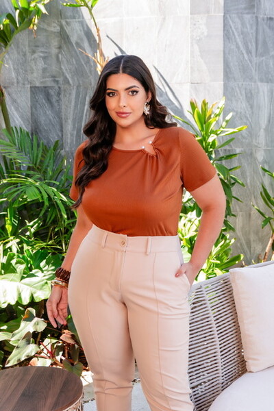 FotoBlusa canelada malha com detalhe fivela predil