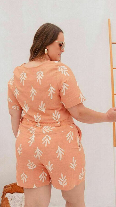 Fotoconjunto bordado de shorts e blusa decote quadrado predil
