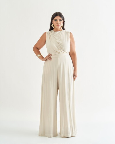 Foto macacao viscose fluido shape cut frontal quebela