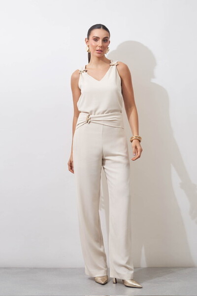 Foto regata may com fivelas douradas kayla