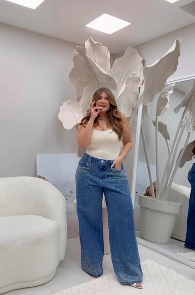 FotoCalca jeans widleg strass fofinha provador