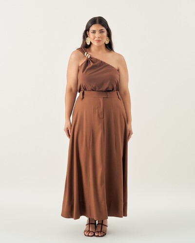 Foto blusa um ombro fivela dourada quebela