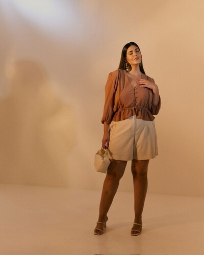 Fotopre venda blusa botoes babados midi quebela