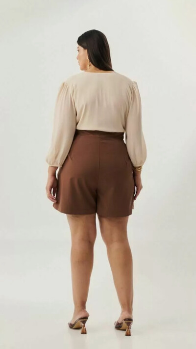 Fotoblusa botoes babados midi quebela