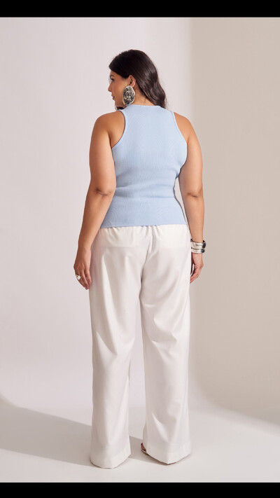 Fotocalca alfaitaria com cos deslocaldo reta collab kayla