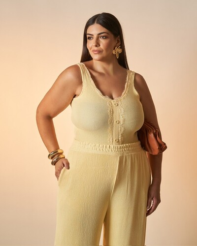 Foto regata malha kayla com renda e botao