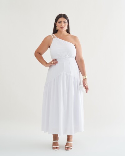 Foto vestido midi um ombro franzido no ombro com movimento evase na barra quebela