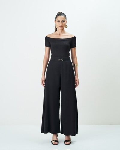 Fotocalca pantalona alfaiataria com fivela quebela