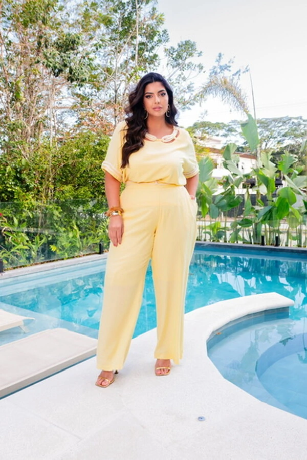 conjunto blusa e calca com detalhe cut out com cordao predil