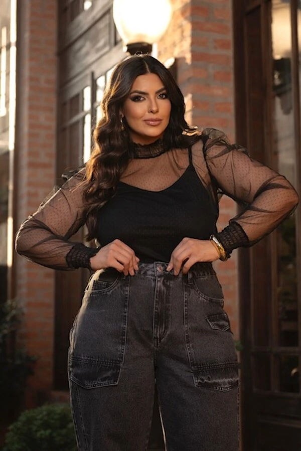 pre venda blusa tule plumetis com lastex na gola e punhos divas