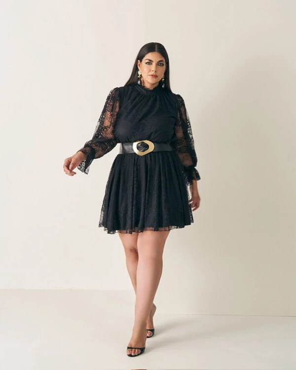 vestido renda core quebela